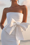 Vestido de graduación de largo té con lazo de vaina blanca con abertura