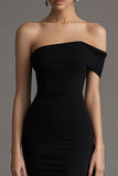 Vestido largo de corbata negra ajustado con hombros descubiertos