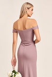 Vestido largo de dama de honor de satén malva vintage con hombros descubiertos con abertura