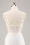Mini vestido de graduación blanco con escote en V y lentejuelas