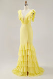 Vestido formal largo amarillo sirena con escote en V y abertura con volantes