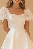 Vestido de graduación de satén de encaje de línea A blanco con mangas cortas