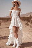 Vestido de novia boho de encaje blanco con hombros descubiertos