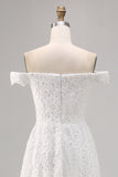 Vestido de novia boho de encaje blanco con hombros descubiertos