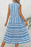 Vestido midi de verano de una línea estampado en blanco y azul