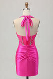 Vestido de regreso a casa de satén sin espalda halter fucsia con pedrería
