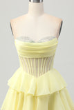 Vestido de regreso a casa con corsé escalonado sin tirantes amarillo de una línea con abalorios