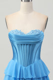 Corsé azul escalonado Una línea Vestido corto de regreso a casa sin tirantes