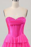 Corsé sin tirantes fucsia Tiered A Line Vestido corto de regreso a casa