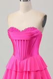 Corsé sin tirantes fucsia Tiered A Line Vestido corto de regreso a casa