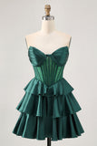 Vestido de fiesta corto con corsé verde sin tirantes y cuentas
