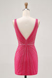 Vestido de fiesta corto con cuentas y cuello en V fucsia