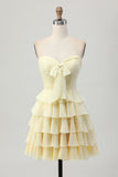 Lindo Vestido de fiesta corto en línea A sin tirantes de color amarillo claro con lazo