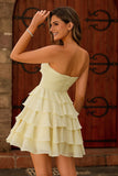 Lindo Vestido de fiesta corto en línea A sin tirantes de color amarillo claro con lazo