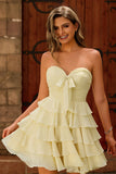 Lindo Vestido de fiesta corto en línea A sin tirantes de color amarillo claro con lazo