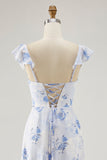 Vestido de invitada de boda con volantes con estampado floral azul
