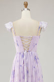 Vestido de dama de honor con volantes de una línea con estampado de flores de lavanda con abertura