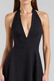 Vestido largo de corbata negra sin mangas halter de una línea