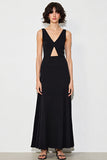 Vestido formal de gasa recortado de línea A con cuello en V negro
