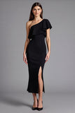 Vestido formal largo negro con volantes en una vaina de un hombro