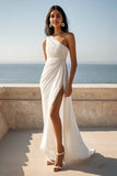 Vestido de compromiso de playa con maxi vaina marfil fruncido de un hombro con abertura