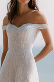 Vestido de compromiso con hombros descubiertos de lentejuelas marfil brillantes con abertura