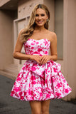 Vestido de fiesta corto floral fucsia sin tirantes con lazo