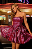 Vestido de fiesta corto sin tirantes de línea A de color púrpura oscuro metálico con lazo