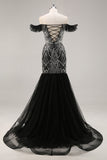 Vestido de fiesta negro de sirena con cuentas con hombros descubiertos