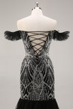 Vestido de fiesta negro de sirena con cuentas con hombros descubiertos