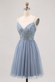 Vestido corto de tul azul grisáceo con pedrería