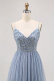 Vestido corto de tul azul grisáceo con pedrería