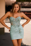 Vestido de fiesta corto sin tirantes gris brillante con espalda ajustada