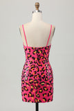Vestido de fiesta corto ajustado con tirantes finos de lentejuelas fucsia con abertura
