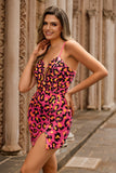 Vestido de fiesta corto ajustado con tirantes finos de lentejuelas fucsia con abertura