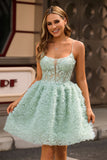 Vestido de fiesta corto con corsé de tirantes finos en verde salvia y apliques