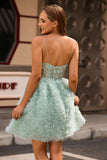 Vestido de fiesta corto con corsé de tirantes finos en verde salvia y apliques