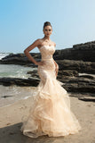 Vestido de noche sirena palabra de honor con volantes champán y lentejuelas
