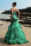 Vestido de noche sirena palabra de honor con volantes champán y lentejuelas