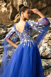 Vestido de noche de tul con apliques azul real
