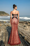 Vestido de noche sirena palabra de honor burdeos con abertura