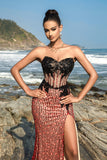 Vestido de noche sirena palabra de honor burdeos con abertura