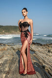 Vestido de noche sirena palabra de honor burdeos con abertura