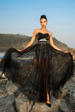 Vestido de noche negro con tirantes finos