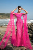 Vestido de noche sirena de lentejuelas fucsias con mangas capa