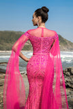 Vestido de noche sirena de lentejuelas fucsias con mangas capa