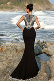 Vestido de noche sirena negro con capa desmontable