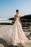 Vestido de noche de lentejuelas color albaricoque con flores en 3D