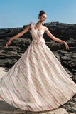 Vestido de noche de lentejuelas color albaricoque con flores en 3D