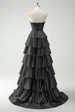 Vestido largo de baile con corsé de cuentas y cuentas de princesa en color burdeos con abertura